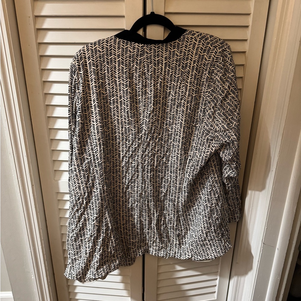 Torrid Black and Cream Patterned blazer